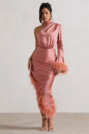 Dolce | Robe longue en satin corail longueur asymétrique et bordure de plumes