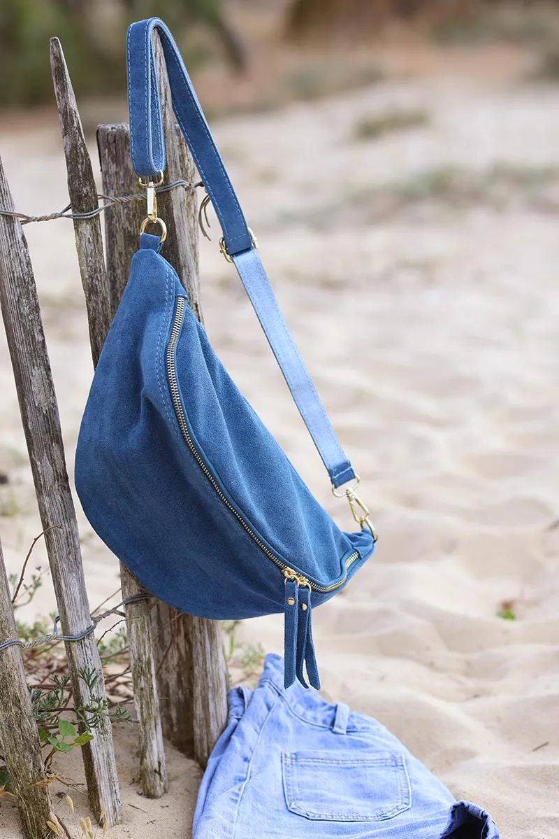 Grand sac banane en cuir velours bleu