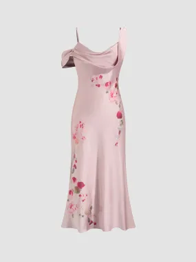  Robe mi-longue florale en satin à encolure asymétrique